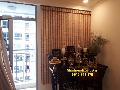 Mành tre che bàn thờ