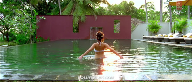 Sunny Leone HD Pics - White Bikini Jism 2 Wallpapers 