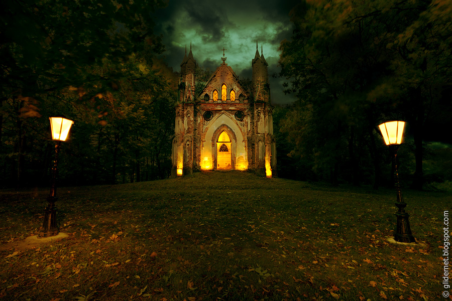 Ночной Дозор - ночные фото руин с подсветкой