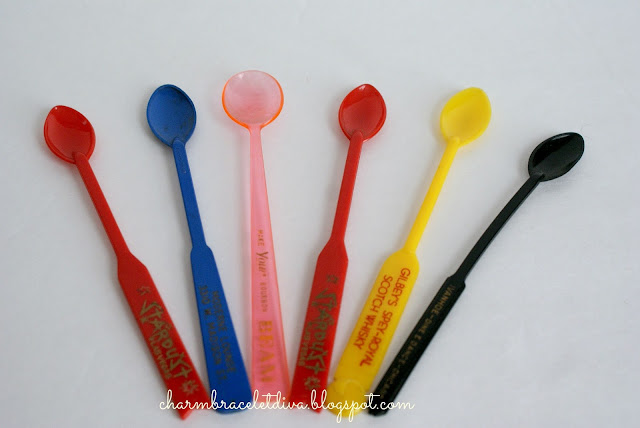 six plastic vintage swizzle stick spoons