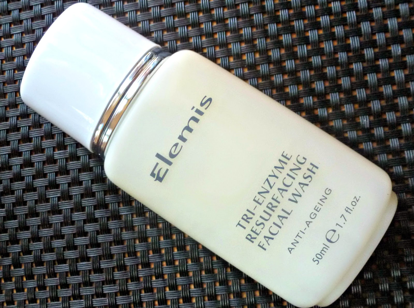 A picture of the Elemis Tri-Enzyme Resurfacing Facial Wash