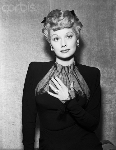 A Blog About Lucille Ball January 2017 Lucille Ball Wore Her First Wedding Ring On Every Episode Of I Love Lucy And Only Started Wearing The Huge Diamond Desi Arnaz Bought For From