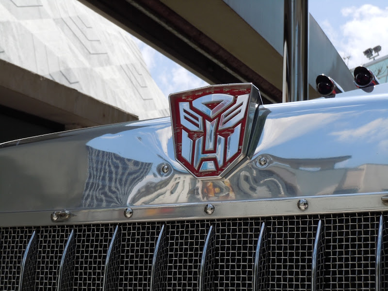 Transformers Autobot symbol Optimus Prime truck