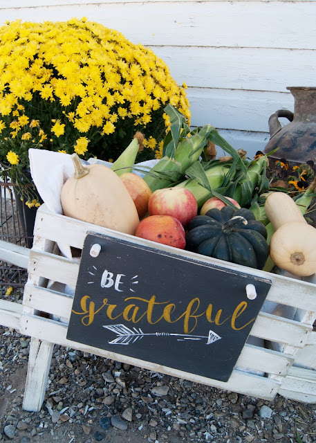 Rustic Wheelbarrow with interchangeable signs #DIHworkshop Virtual Party - Be grateful arrow