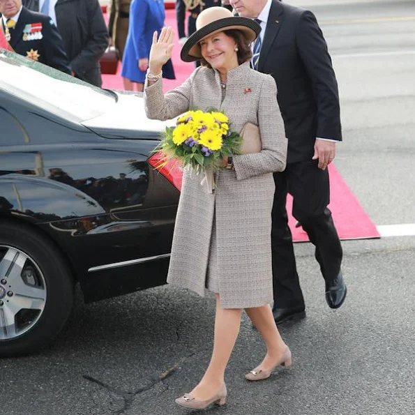 Queen Silvia, German president Joachim Gauck and his partner Daniela Schadt style dress new season dresses matchesfashion, women's designer day dresses