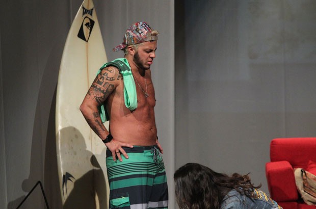 Thammy estreia espetáculo 'T.R.A.N.S' no Rio e tem cena de cueca retirada Thammy estreia espetáculo 'T.R.A.N.S' no Rio e tem cena de cueca retirada