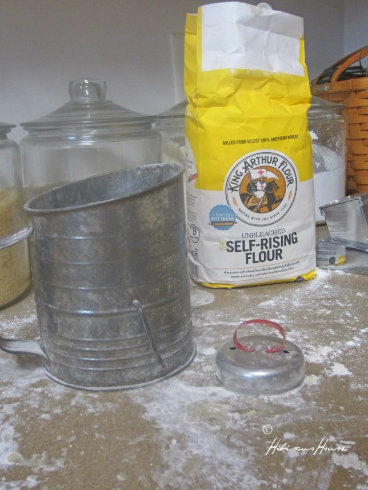 Hibiscus House Old Fashioned Thin Lard Biscuits