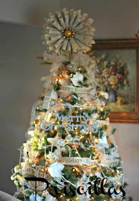 Priscillas: Book Page Tree Topper And Wreaths