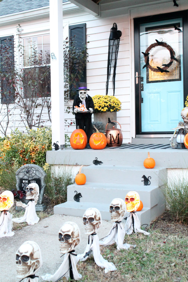 Our Halloween Front Porch | ChippaSunshine