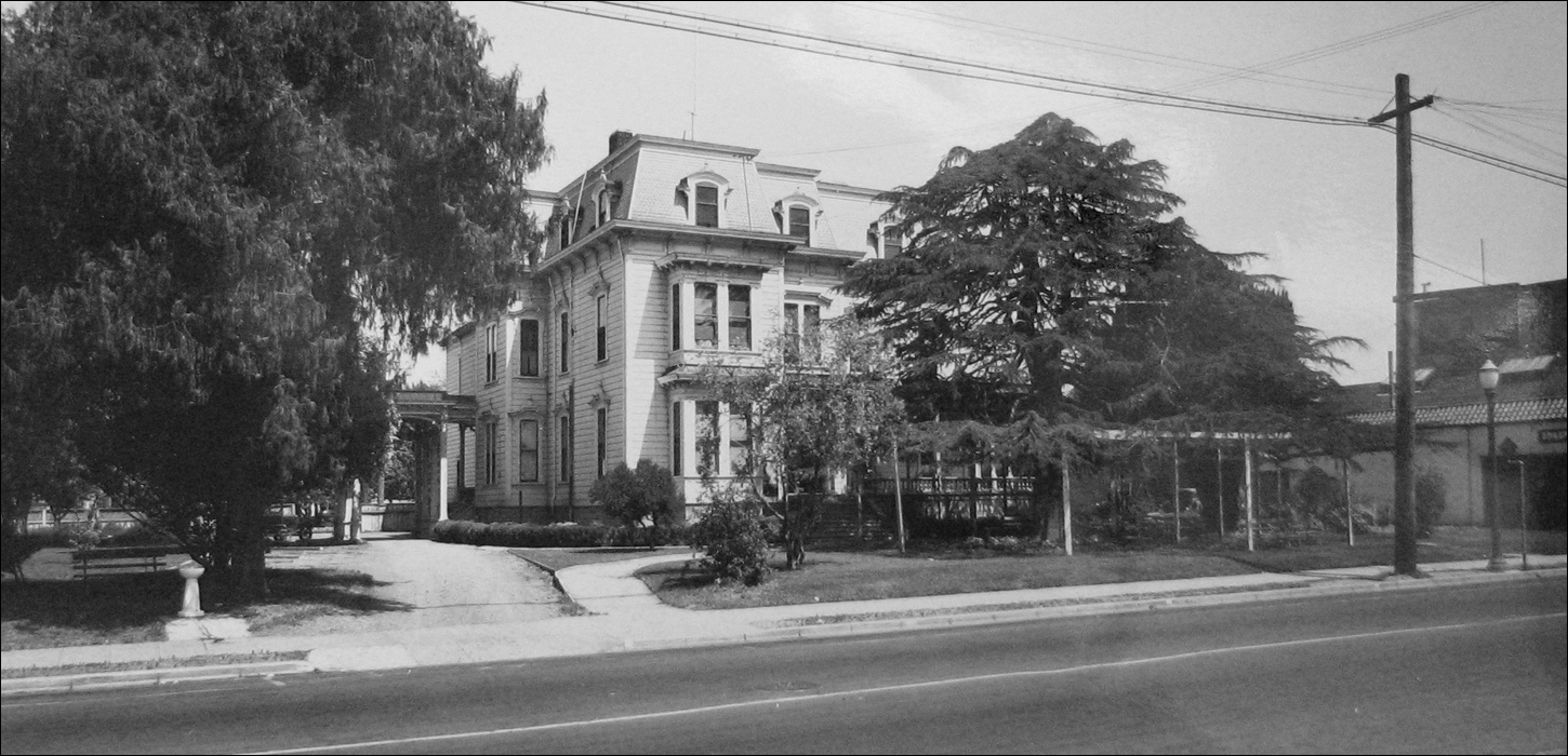 Nearest hotel to my location picture