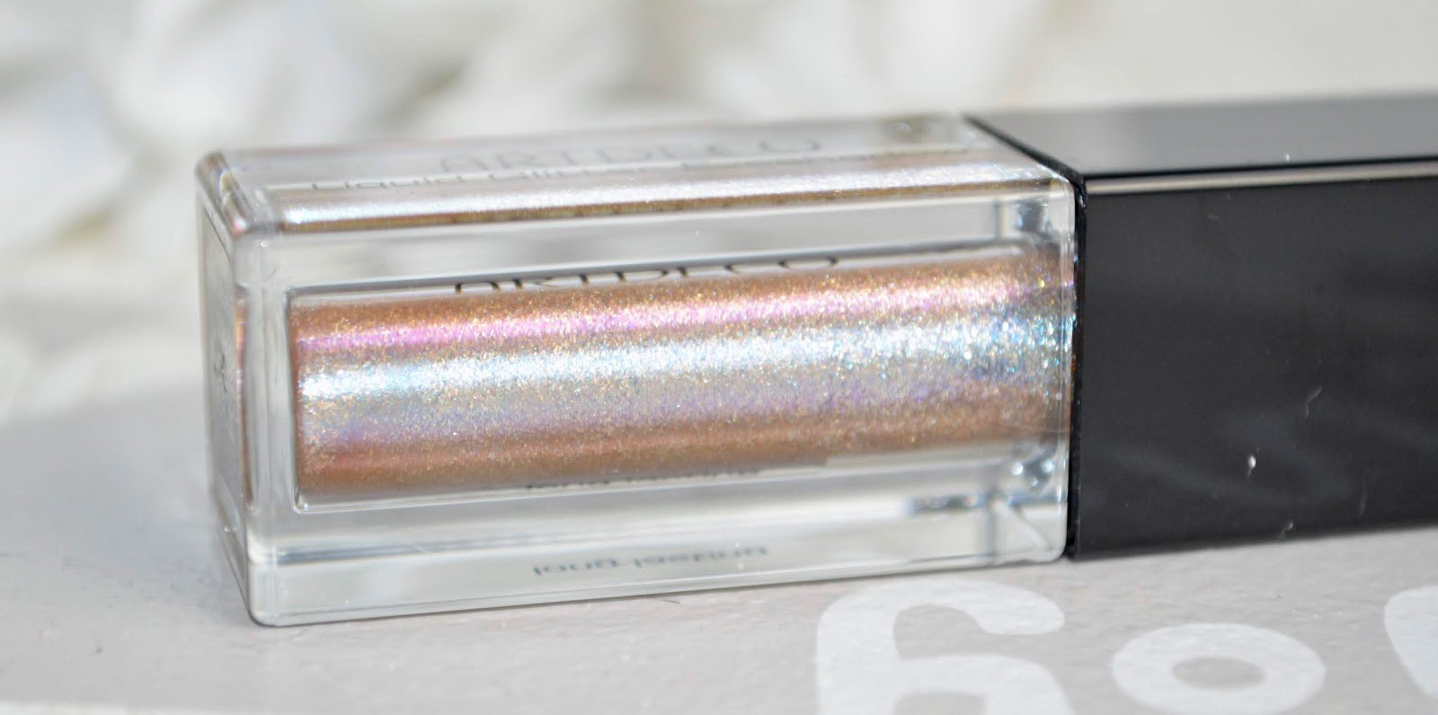 All about Melli [Review] Artdeco Liquid Glitter Eyeshadow "Moonstone"