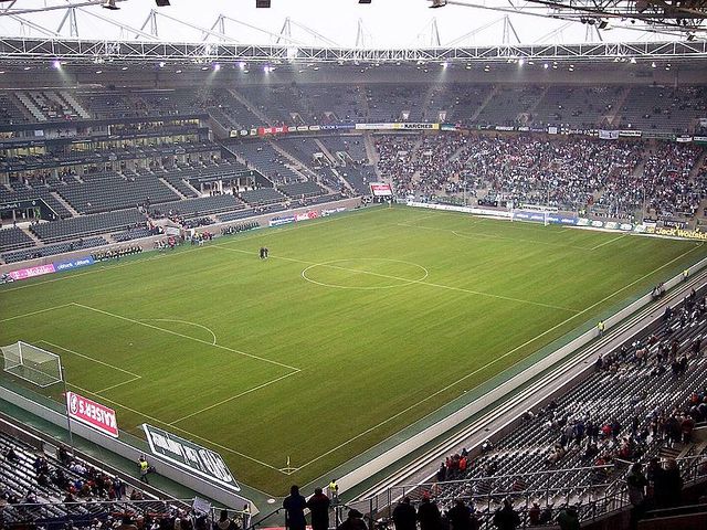 Almaniyanın  gözəl stadionları Wikipediacommonsthumb334Borussia_Park_M_C3_B6nchengladbach.jpg800px-Borussia_Park_M_C3_B6nchengladbach