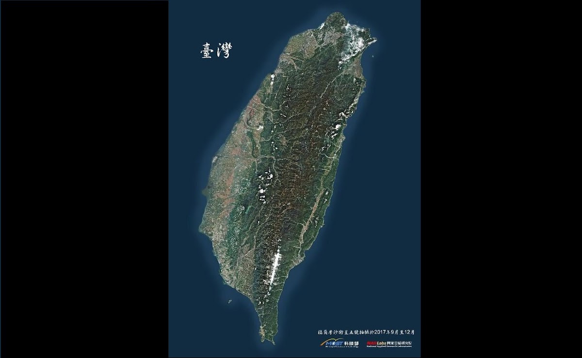 「福爾摩沙衛星五號（福五）」於去年升空後，克服天候及移焦艱鉅的問題，短短三個月內就將台灣全島拍攝完成，美麗的寶島從無雲影像中一覽無遺，國研院網站也提供影像免費下載連結，讓民眾能夠好好珍藏。