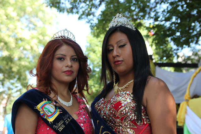 imagenes del desfile ecuatoriano de Queens New York - reinas y princesas