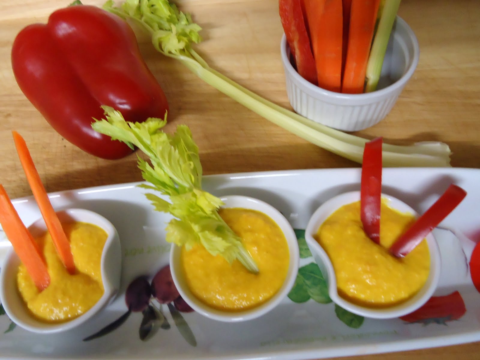 Martinas Kochküche: Dip : Erdnuss Karotten - Pesto