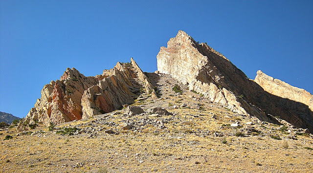 Cody Wyoming geology travel field trip folding anticline great unconformity Heart Mountain detachment Yellowstone Absaroka volcanic copyright RocDocTravel.com