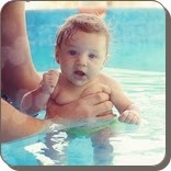 Manfaat berenang bagi bayi