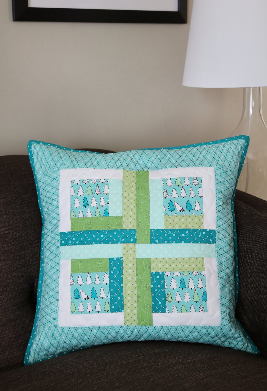 A Bright Corner Cabin Cushion A New Pillow & Pattern Sale