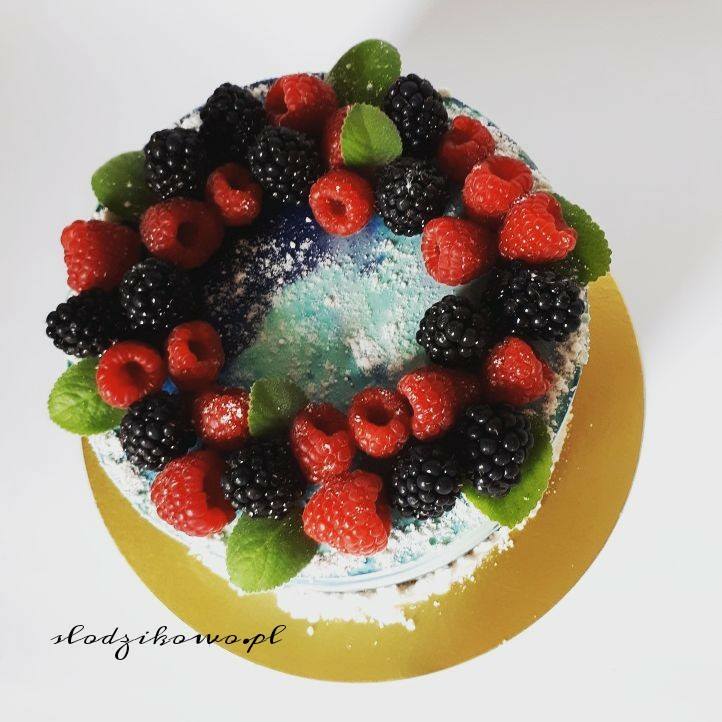 Słodzikowo Drip cake z owocami