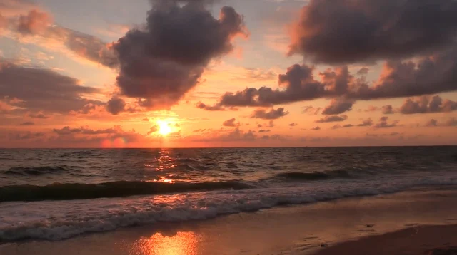 Beautiful Beach Screensaver
