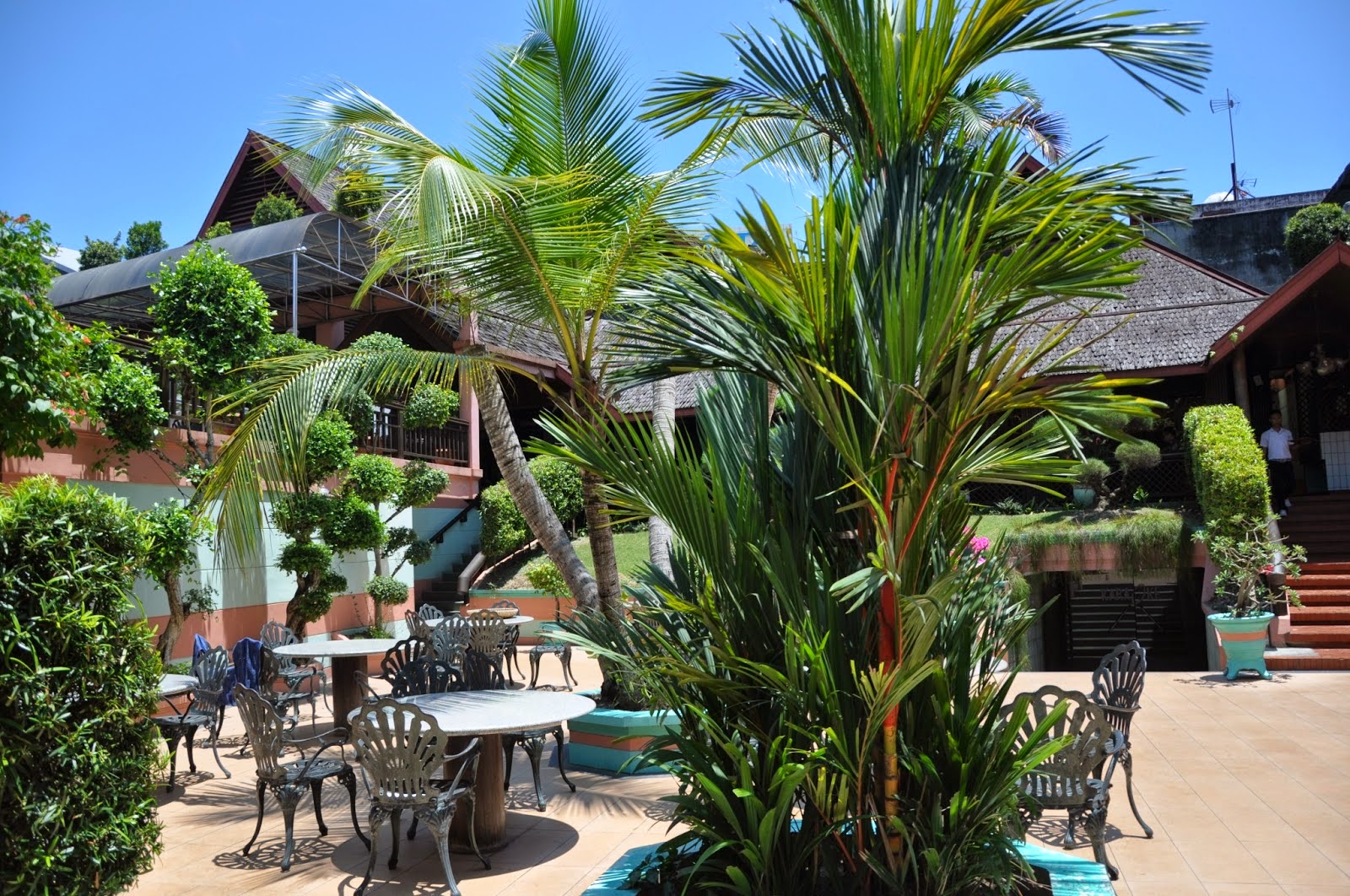 Bondy Restaurant, resto dengan konsep pesta kebun