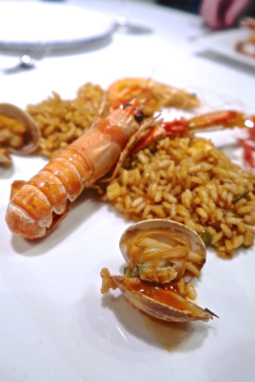 Scrumpdillyicious Can Majó The Best Seafood Paella in Barcelona
