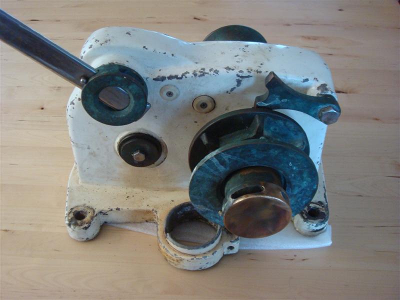 Auger Valve Image: Manual Anchor Winch