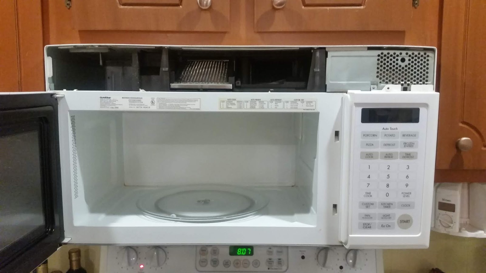 HAnixdiy Public Repairing a GoldStar microwave