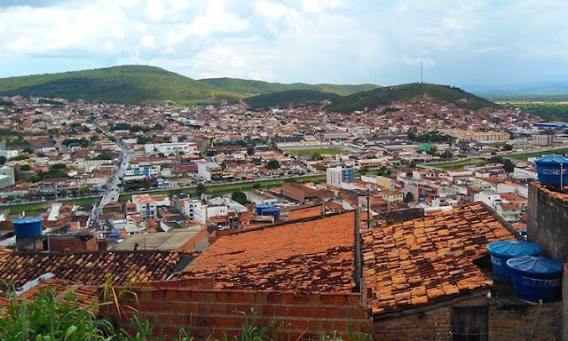 Mulheres são vítimas de ladrões que usam carro e agem com violência em Jacobina