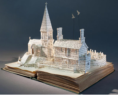  fantasticas esculturas con papel y libros