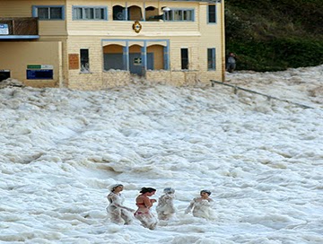 Sea foam whipped cream phenomenon Beach Yamba. - Siem Reap City