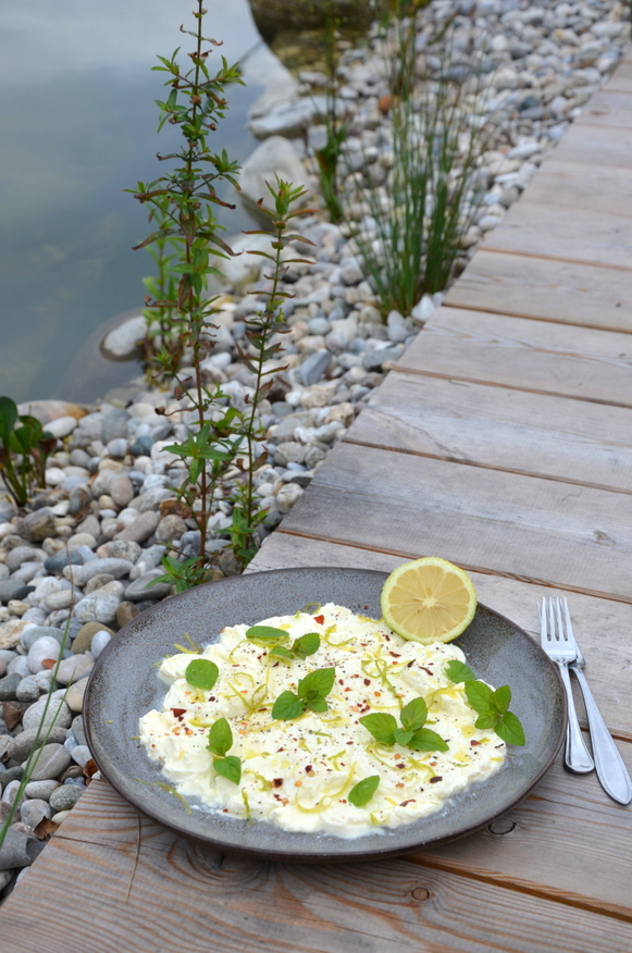 Das Mädel vom Land NachschlagMarinierter Mozzarella mit Crème fraîche