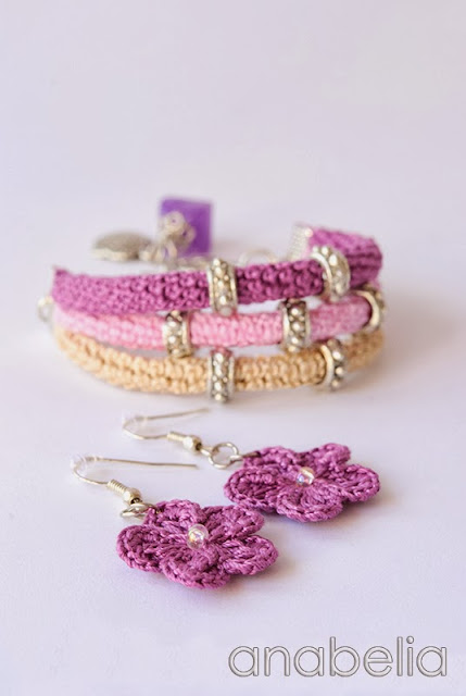 Crochet bracelet and earrings by Anabelia