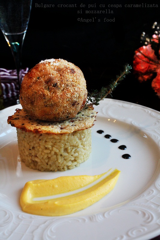 Bulgare crocant cu ceapa caramelizata si mozzarella