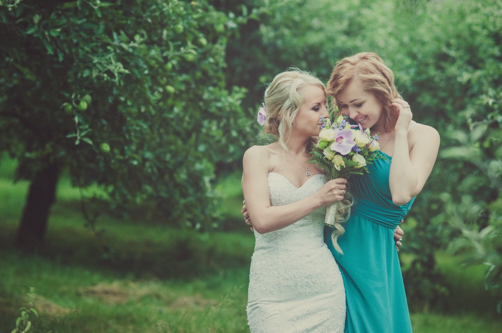свадебный фотограф в Киеве, свадебная фотосъемка, летняя фотосессия, фотосъемка свадьбы, фотосессия в Феофании, фотосессия в яблоневом саду