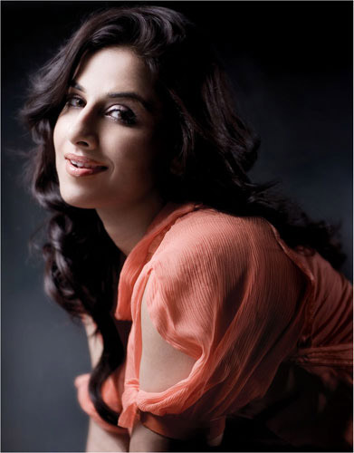 Vidya balan Hi Blitz Magazine Scan1 - Vidya balan Hi Blitz Jan 2012 Scans