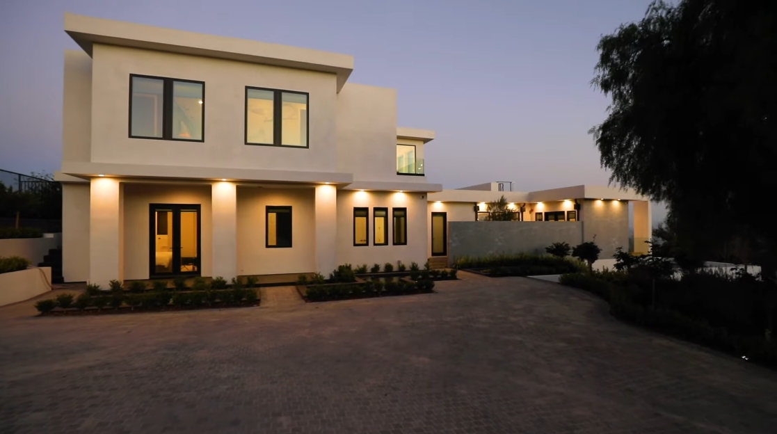 43 Interior Design Photos vs. 5944 Filaree Heights Rd, Malibu Luxury Home Tour