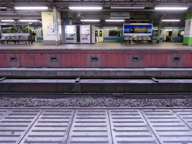 東京駅ホーム,線路〈著作権フリー無料画像〉Free Stock Photos 