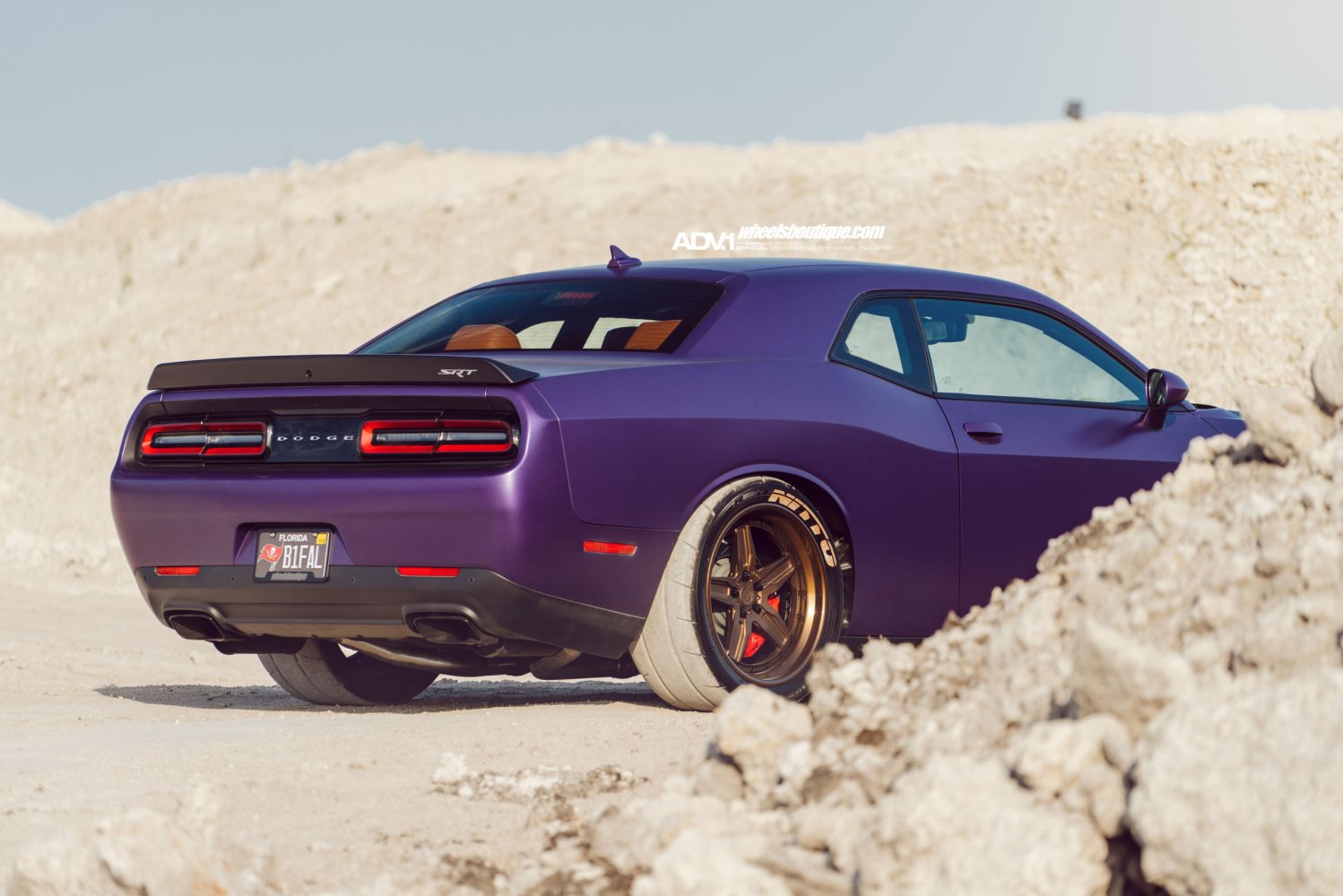 Dodge Challenger srt Hellcat Purple