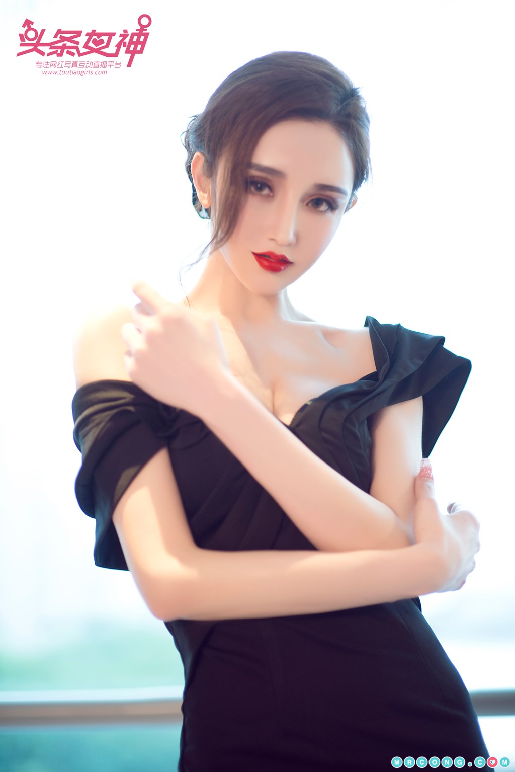 TouTiao 2017-09-22: Model Wa Ya (瓦娅) (20 pictures)