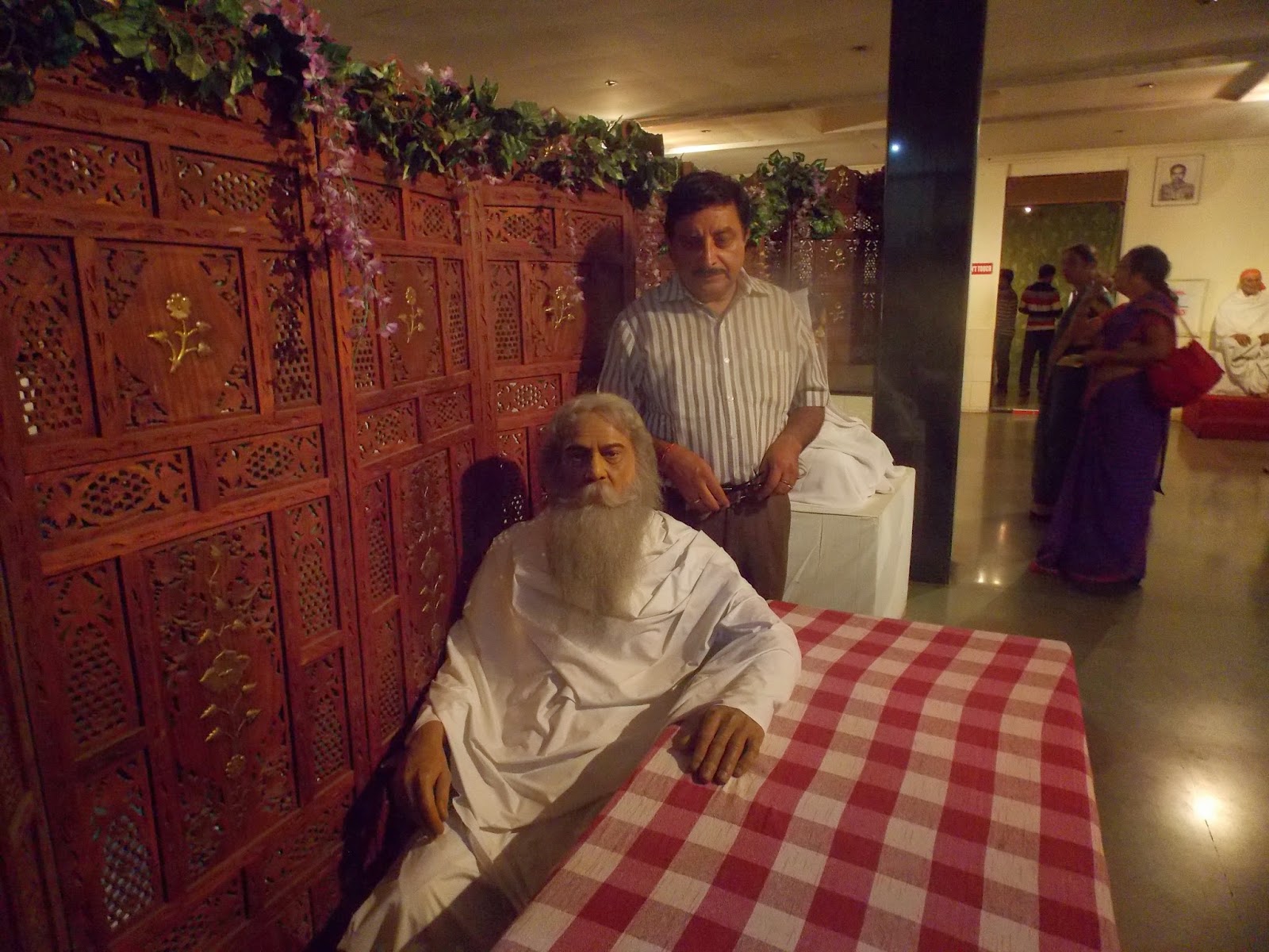 CHINAR SHADE THE WAX MUSEUM OF LONAWALA NEAR MUMBAI ( MAHARASHTRA )