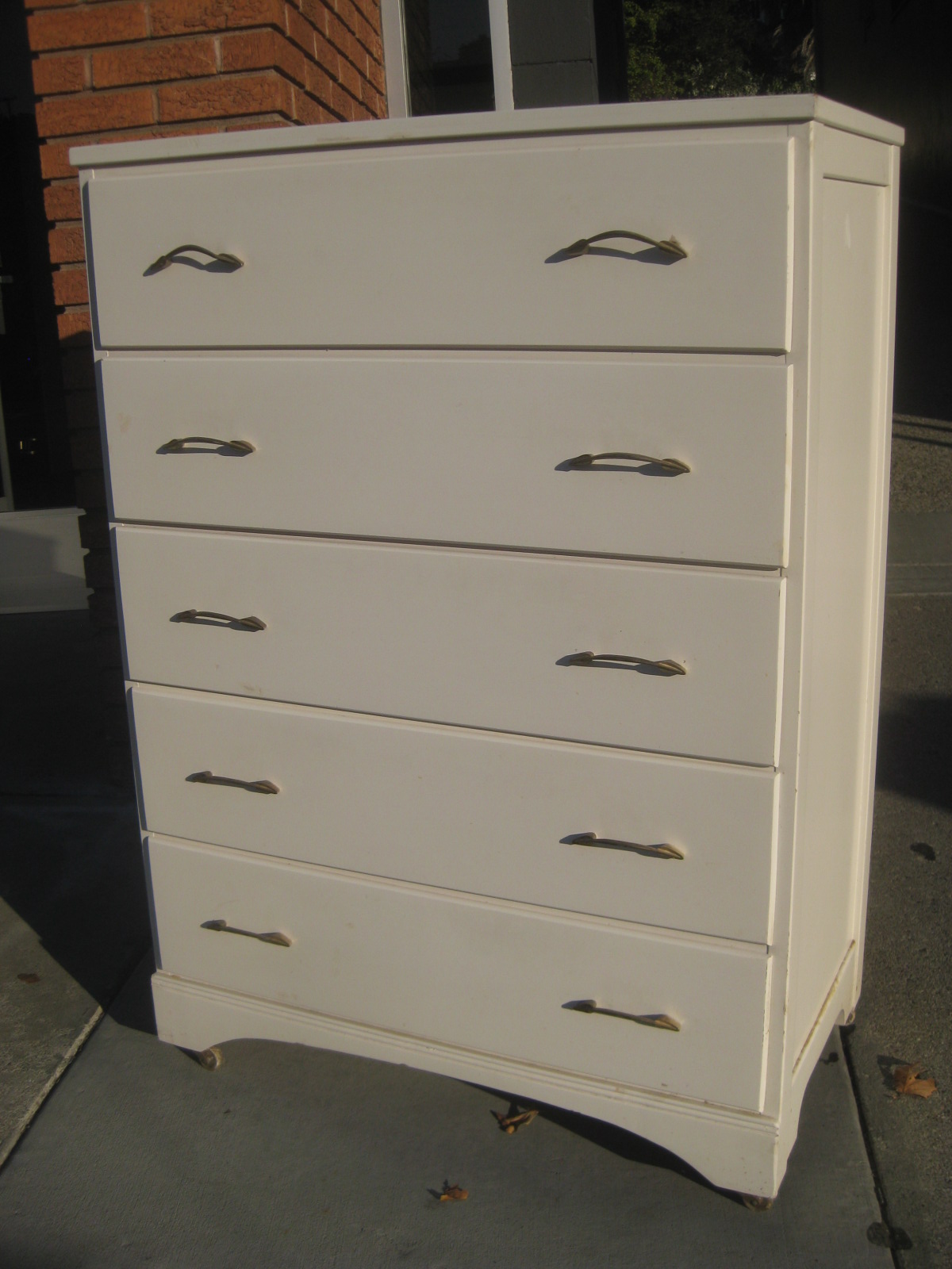 UHURU FURNITURE & COLLECTIBLES SOLD Chest of Drawers 80