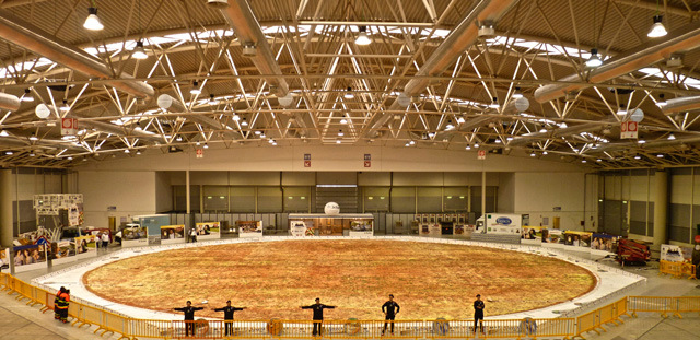 WORLD's LARGEST PIZZA