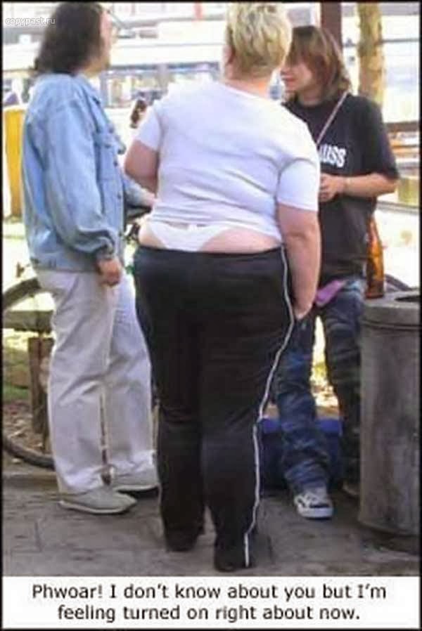 Стринги вредны для здоровья. Стринги торчат. Попы мальчиков балет. Прозрачные брюки из пластика. Под партой у девочек.