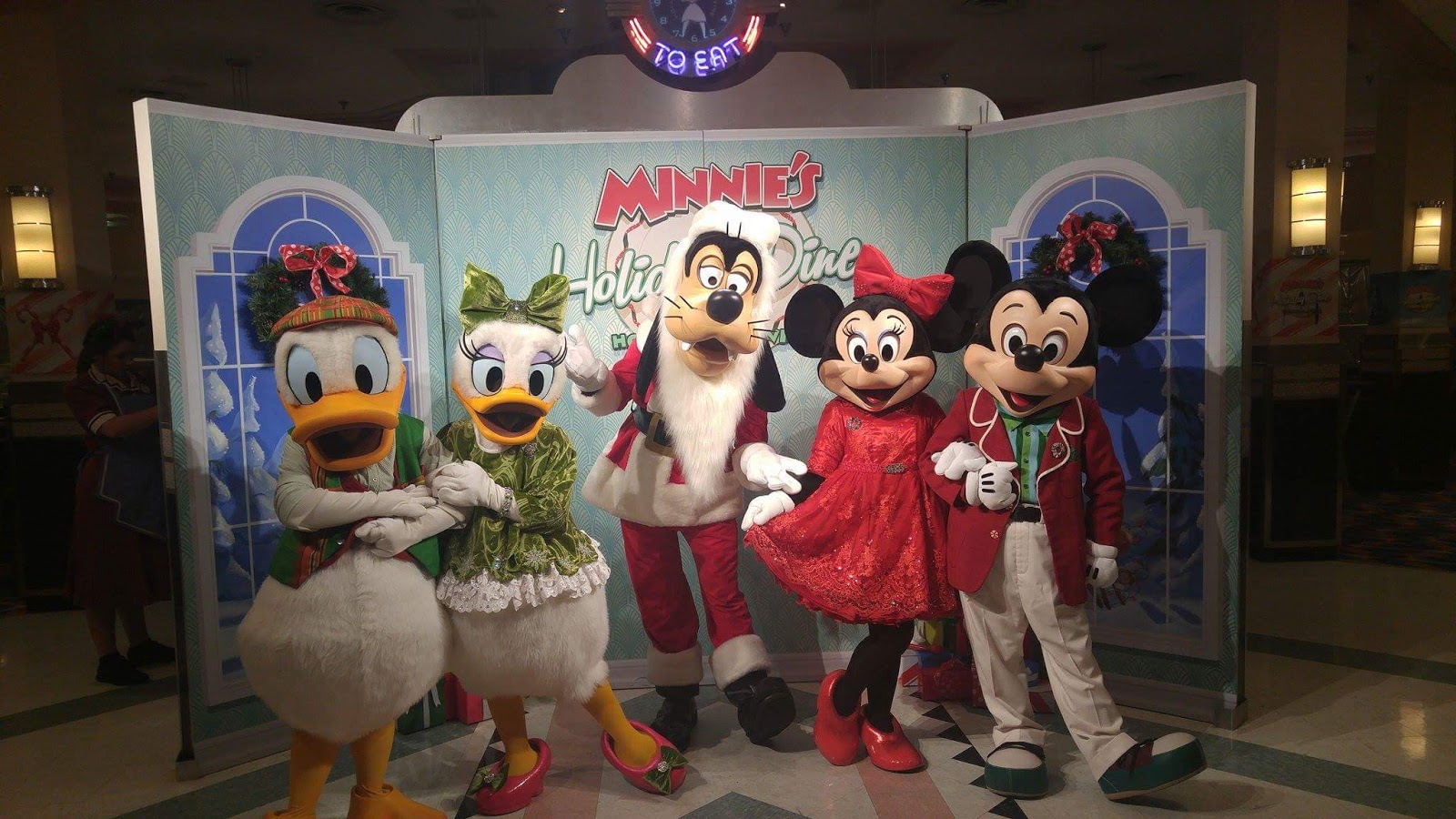 Disney Character Dining Do's and Don'ts