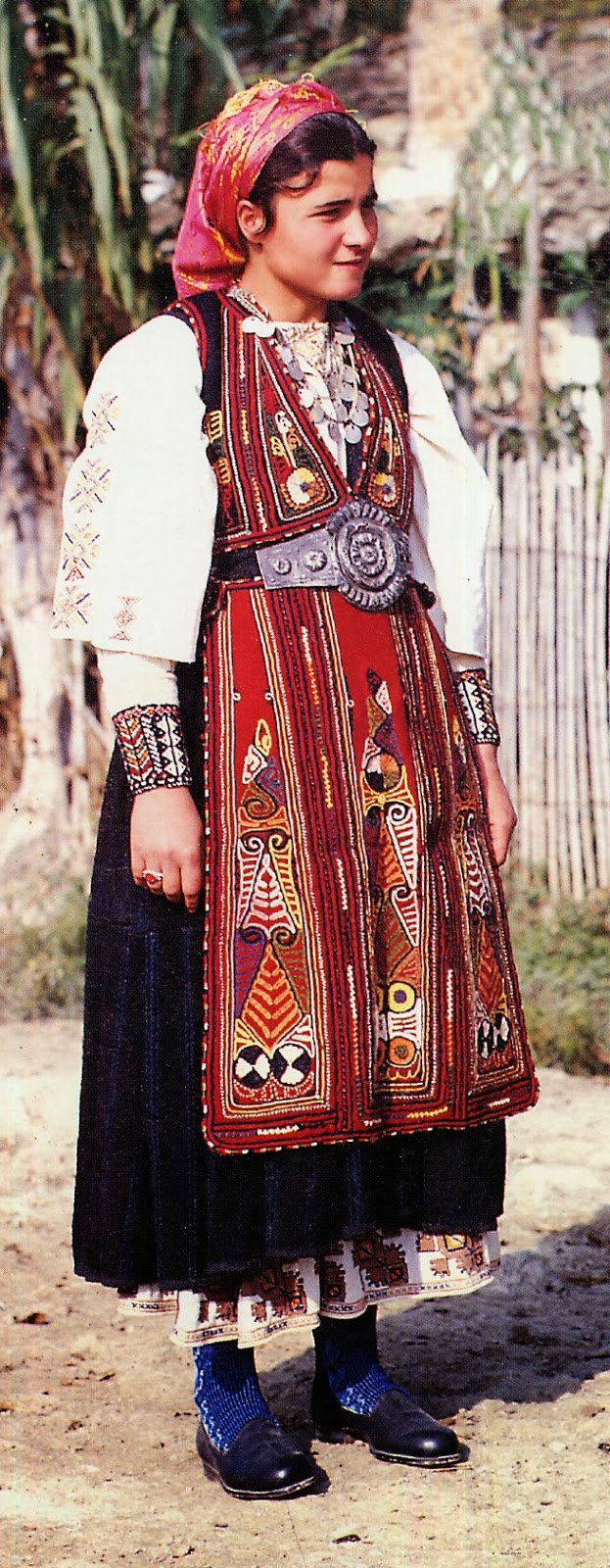 FolkCostume&Embroidery: Costume of the Karagouni, Thessaly, Greece