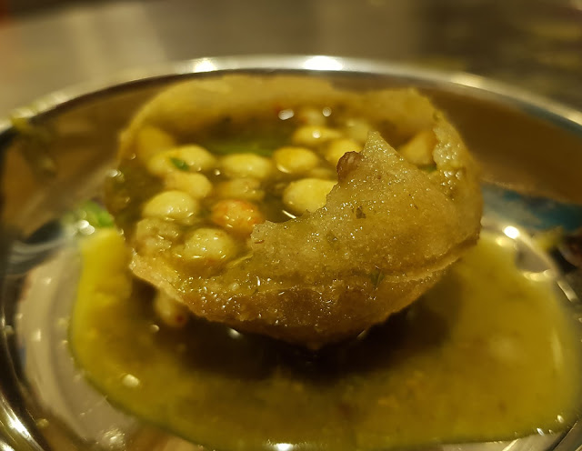 pani puri indian street food