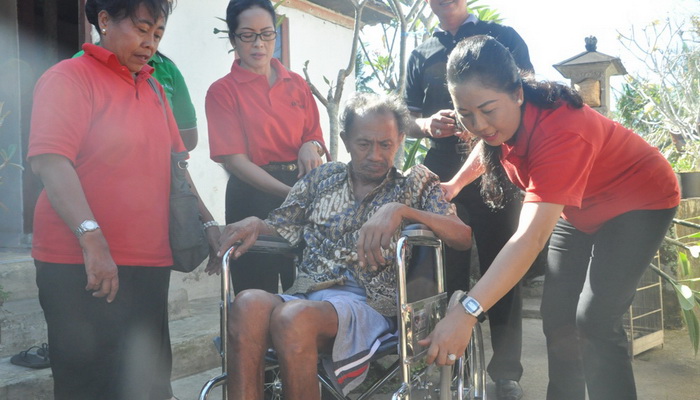 3 Warga Kurang Mampu Nikmati Bantuan K3S Tabanan