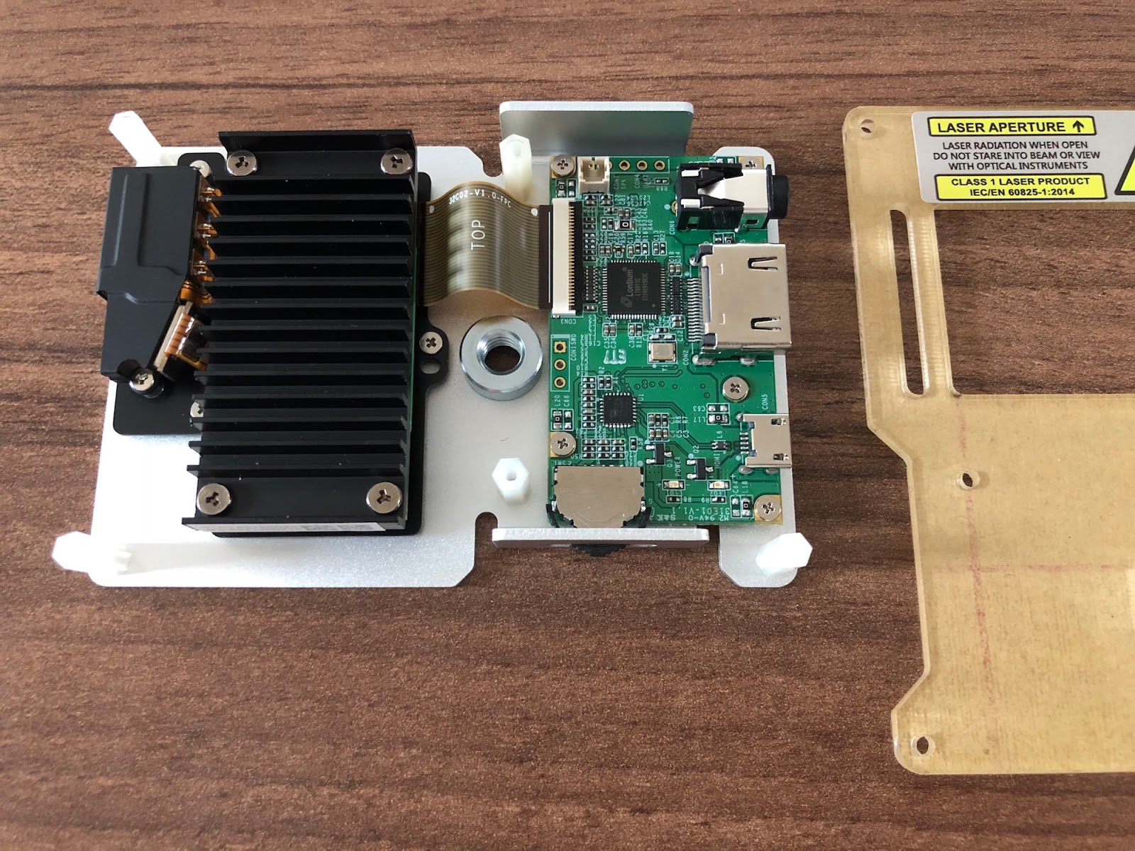 HDピコレーザープロジェクター（組立済み）＆ 周辺機器・収納ケースセット