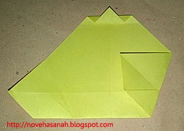 cara melipat kertas origami menjadi bentuk ayam yang sangat mudah sehingga cocok untuk anak TK atau anak SD langkah 11